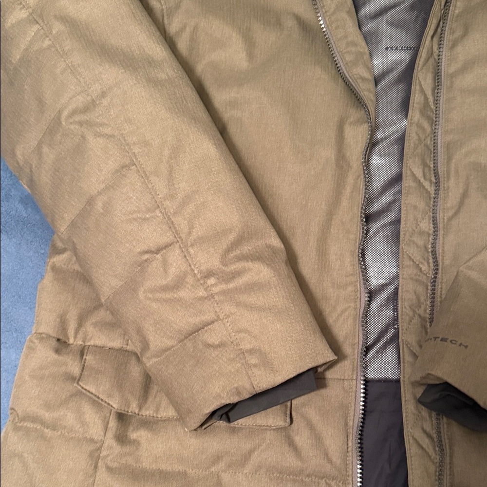 Women’s Columbia Winter Parka - Picture 2 of 9